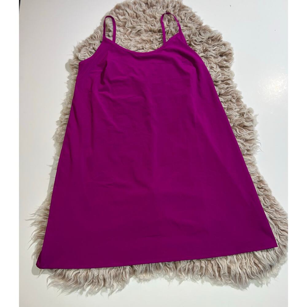 Gap fit women’s athletic dress with built in shorts